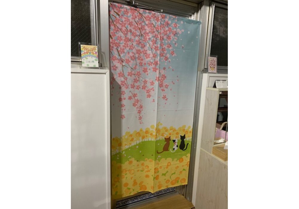 桜と猫ののれん