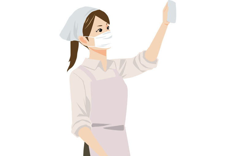 掃除をする女性